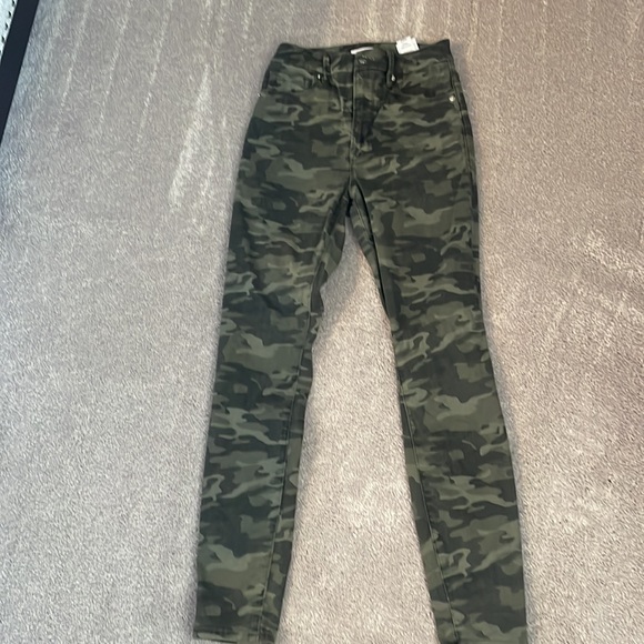 Like NEW 2 Pair of Good American Jeans - Picture 9 of 14